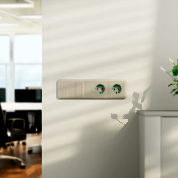 Ajax OutletCover (smart) [type F] Jeweller: Vỏ ổ cắm điện thông minh [loại F] có giám sát mức tiêu thụ điện